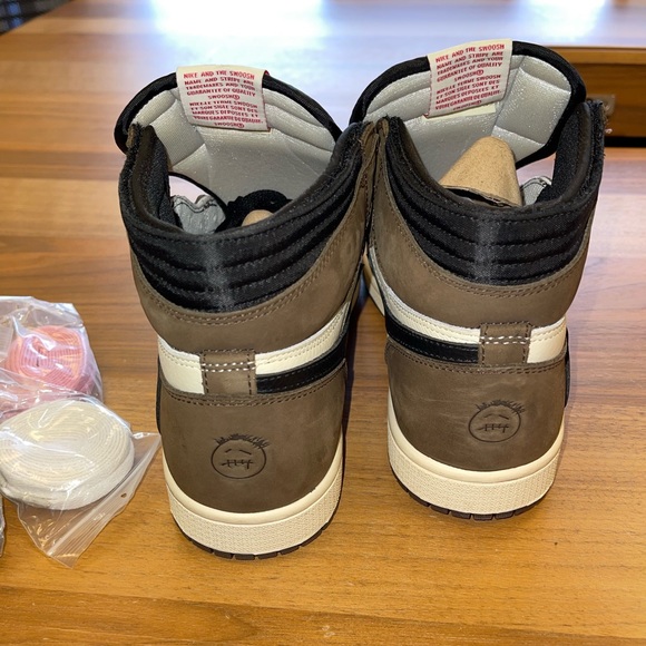 Travis Scott’s AIR JORDAN 1 HIGH OG TS SP
\